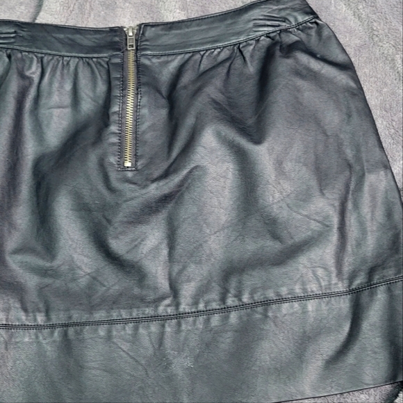 Women's skirt - Picture 3 of 3